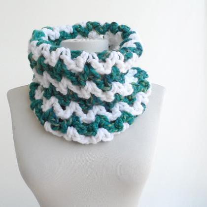 Chevron Tube Scarf Crochet Neckwarmer Cowl Green..